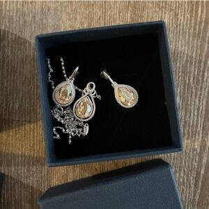 Jewelry platinum plated pendant necklace & earrings with crystal